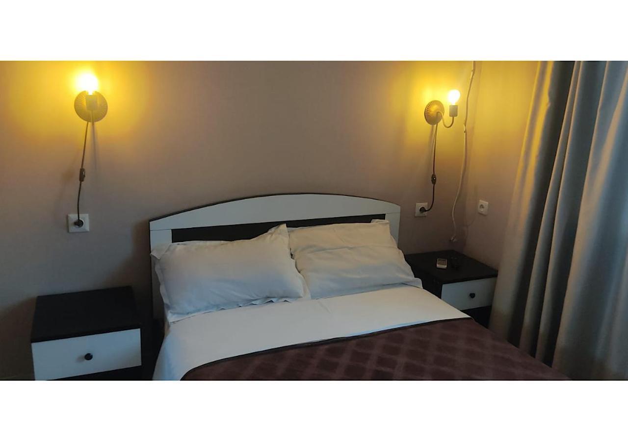 טביליסי Hotel Lux מראה חיצוני תמונה