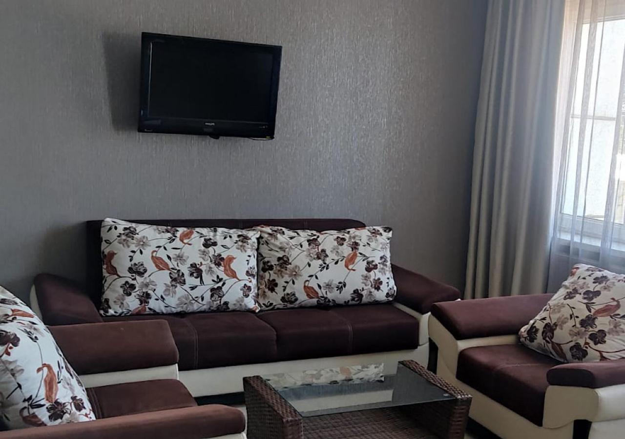 טביליסי Hotel Lux מראה חיצוני תמונה